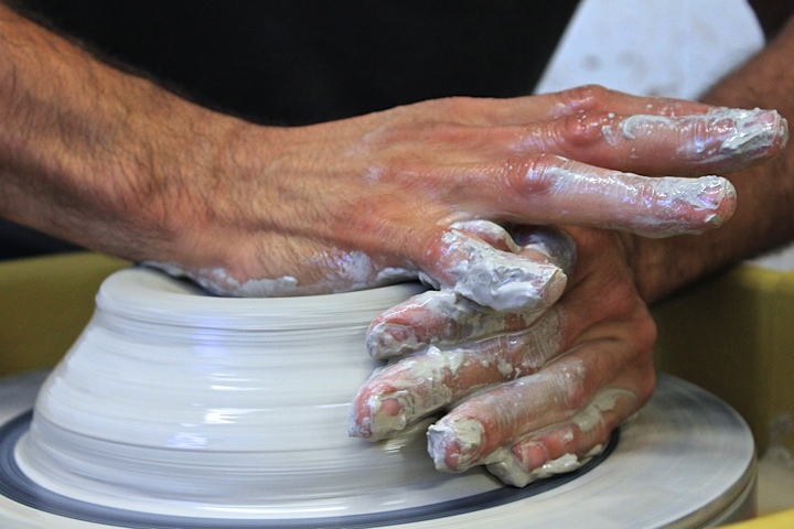 process-wet-clay-hands